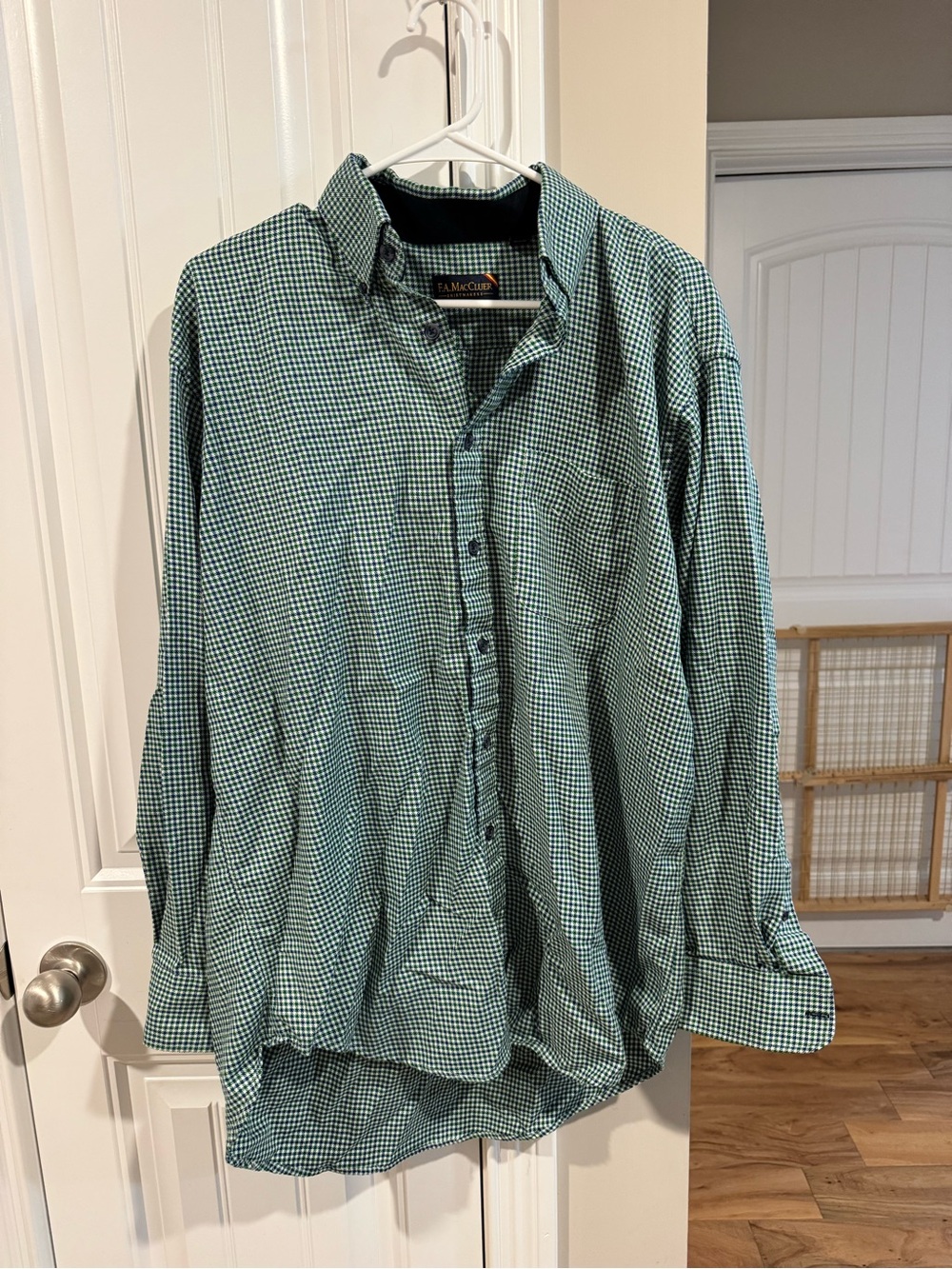 Men's Green Gingham Casual Button-Down Shirt -